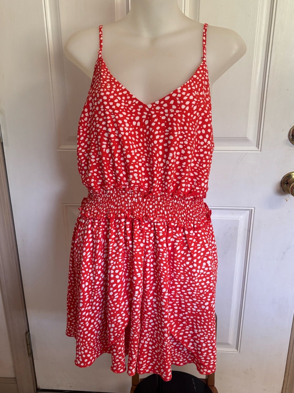 NWT Med She + Sky Red/White Ditsy Floral spaghetti strap Romper. Retail 48.00.